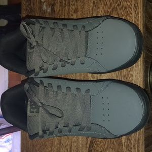 DC men's graveler 10.5 shoes